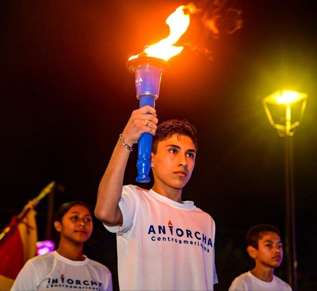 La Antorcha Centroamericana ilumina Santa Tecla en el marco de la independencia patria 2 dfaddfasf