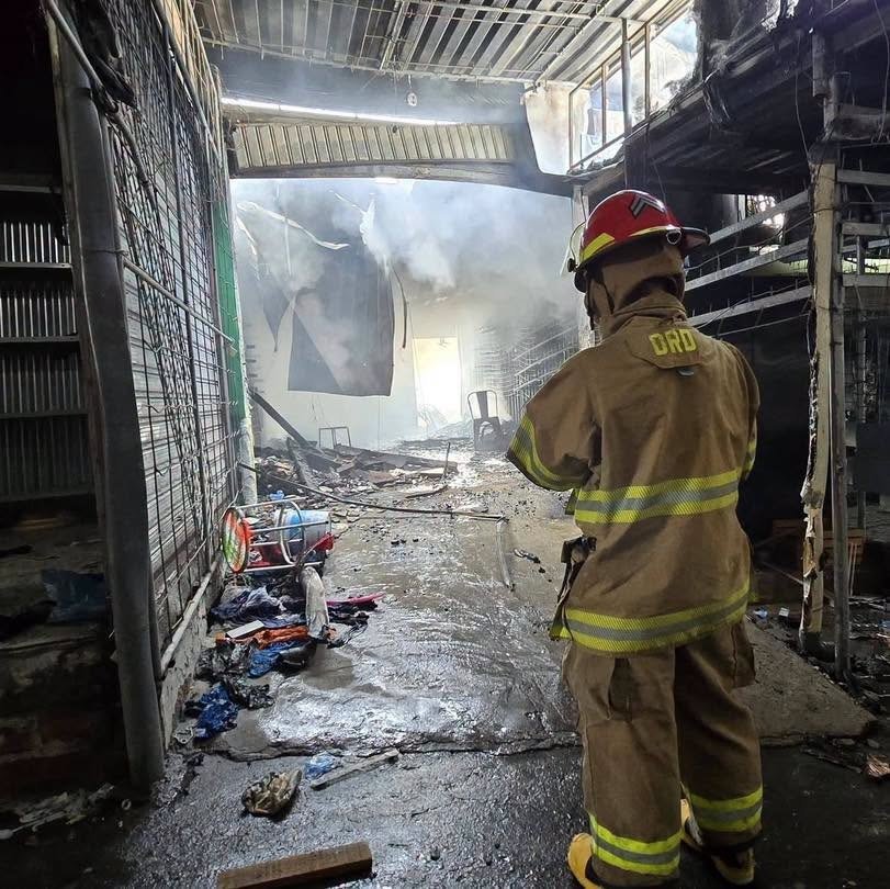 Incendio destruye locales comerciales en el centro de Santa Rosa de Lima 10 dfasfs