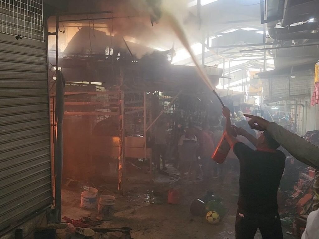 Incendio destruye locales comerciales en el centro de Santa Rosa de Lima 7 dsfasdfasdfsd
