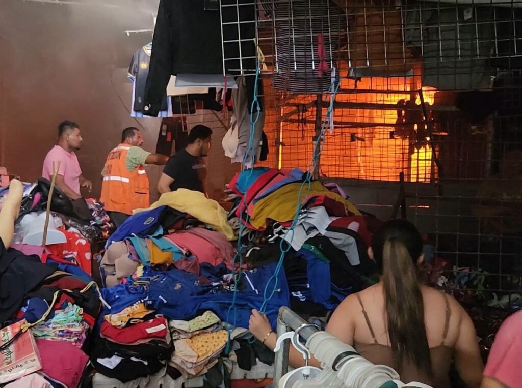Incendio destruye locales comerciales en el centro de Santa Rosa de Lima 3 fasfasdfdasf