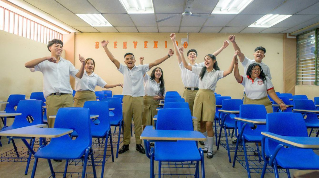 El Salvador alcanza niveles de Alemania y Suecia en prueba PISA tras implementar inteligencia artificial en escuelas públicas 1 image 105