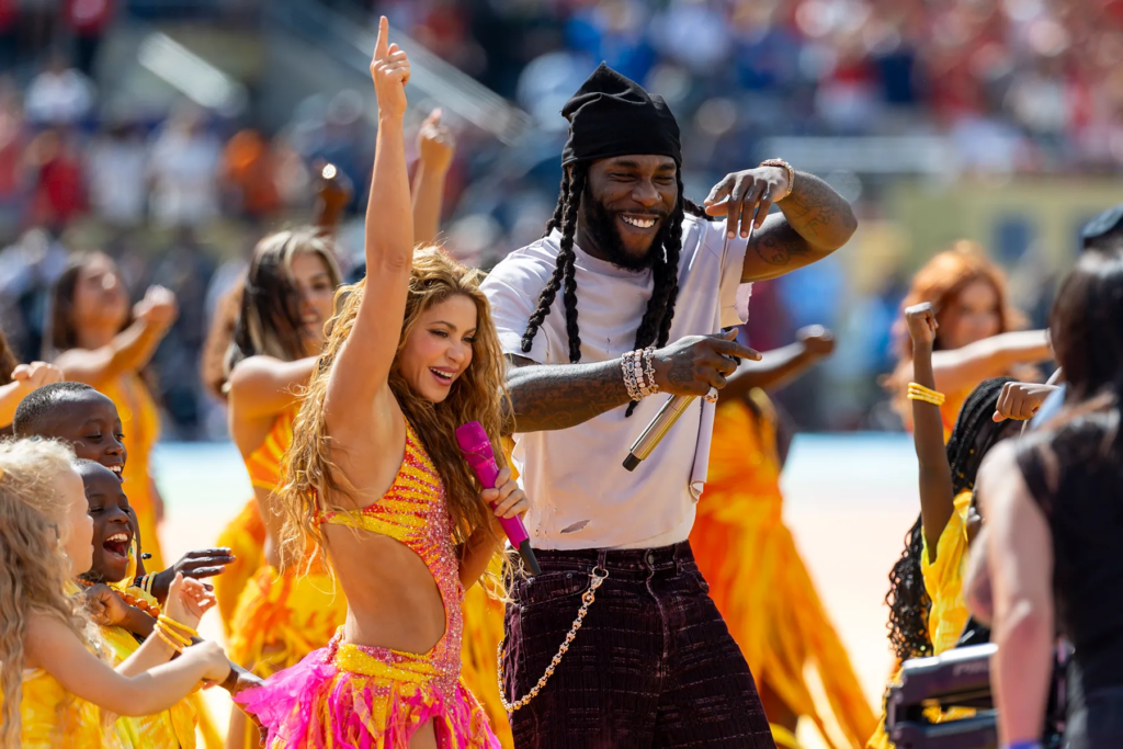 Shakira y Burna Boy hacen historia al superar mil millones de reproducciones en YouTube con el tema de la Copa Mundial 1 image 147