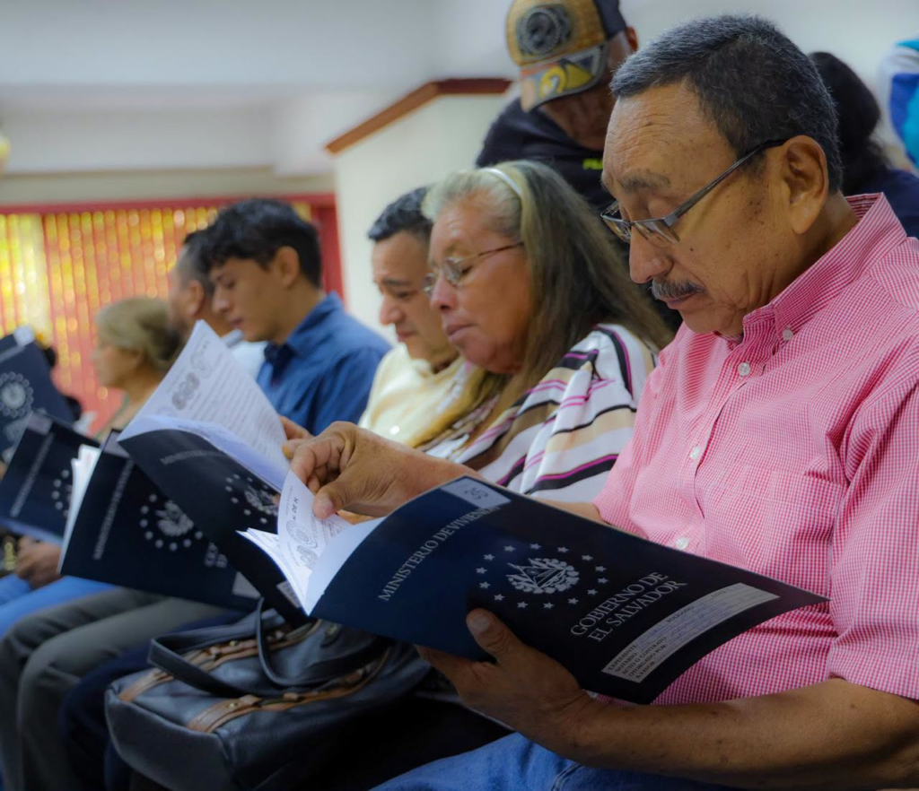 Gobierno salda deuda histórica y entrega 157 escrituras a familias afectadas por la Corporación Argoz 2 image 184