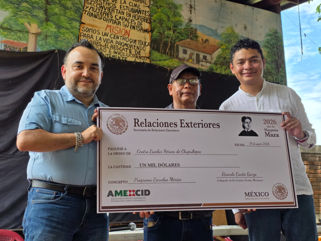 México reafirma su compromiso educativo con la entrega de incentivos a escuelas en la zona oriental de El Salvador 1 image 188