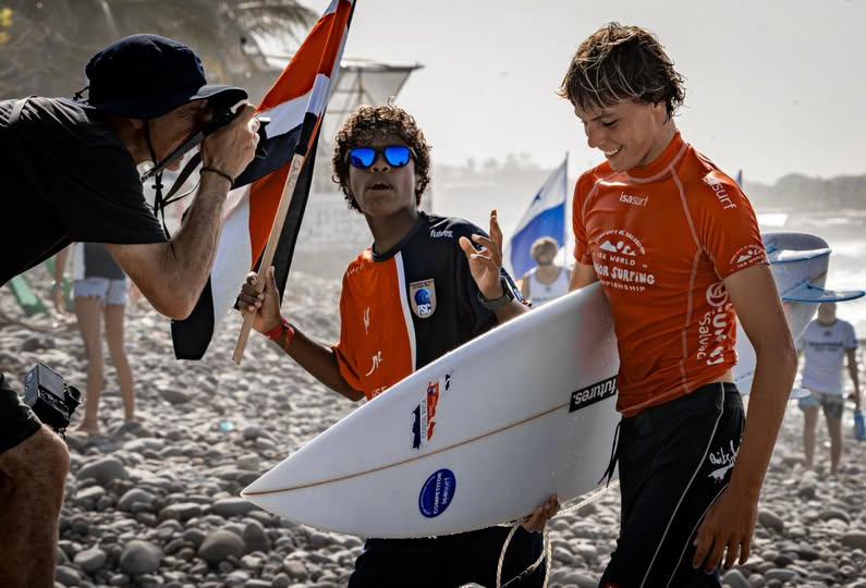 Surf City El Salvador vibra con el talento juvenil en el Mundial de Surf 2026 1 image 190