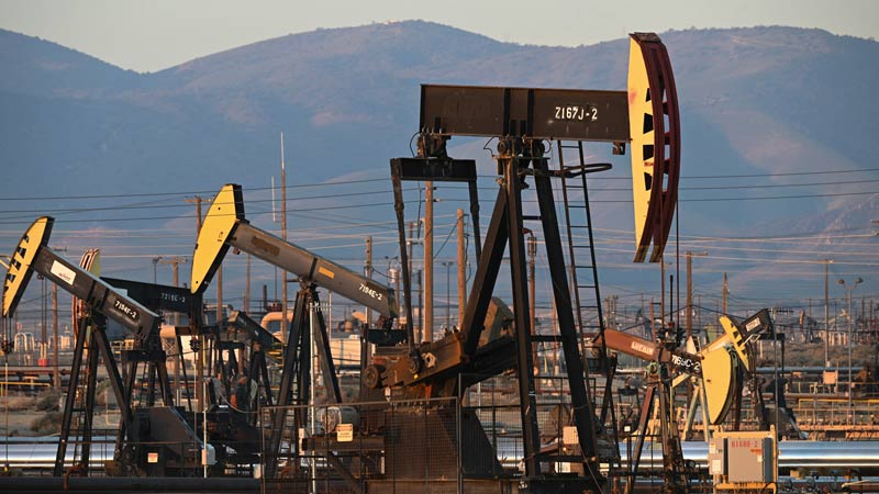 Ataque iraní contra buques en el estrecho de Ormuz dispara el precio del petróleo sobre los cien dólares 1 image 221