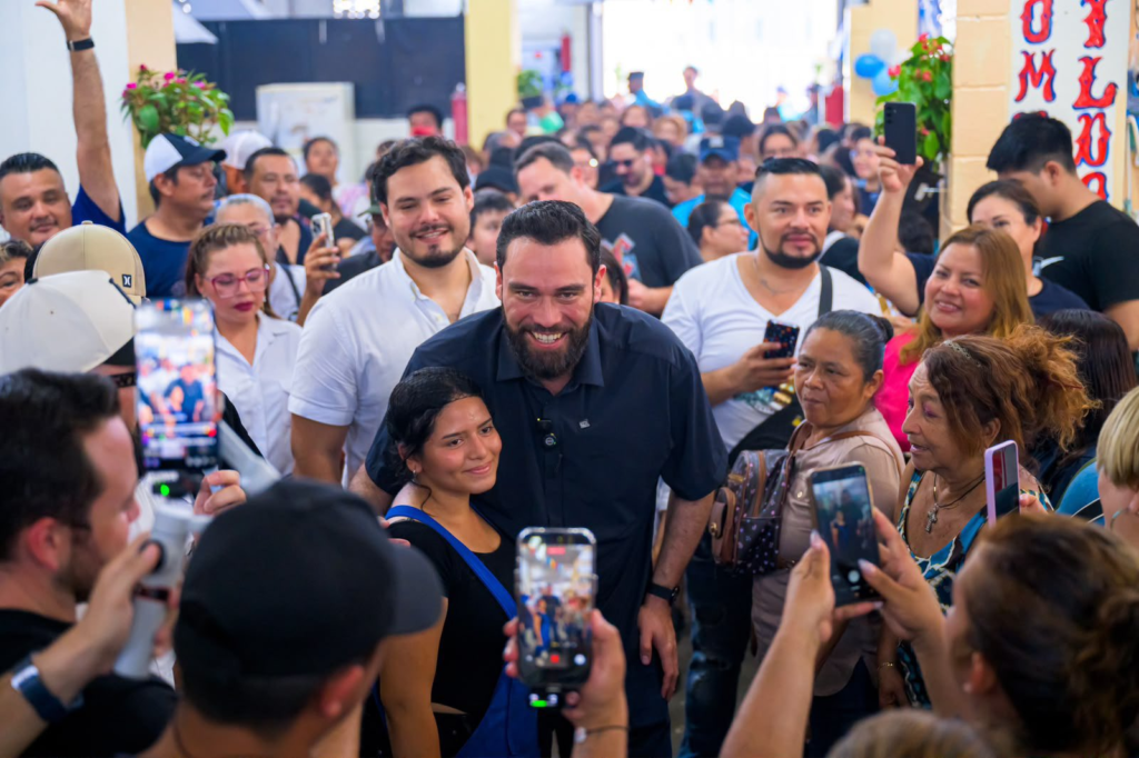 El Mercado Central de San Salvador Centro culmina su Festival Gastronómico con la entrega de diez mil bocadillos gratis 1 image 259