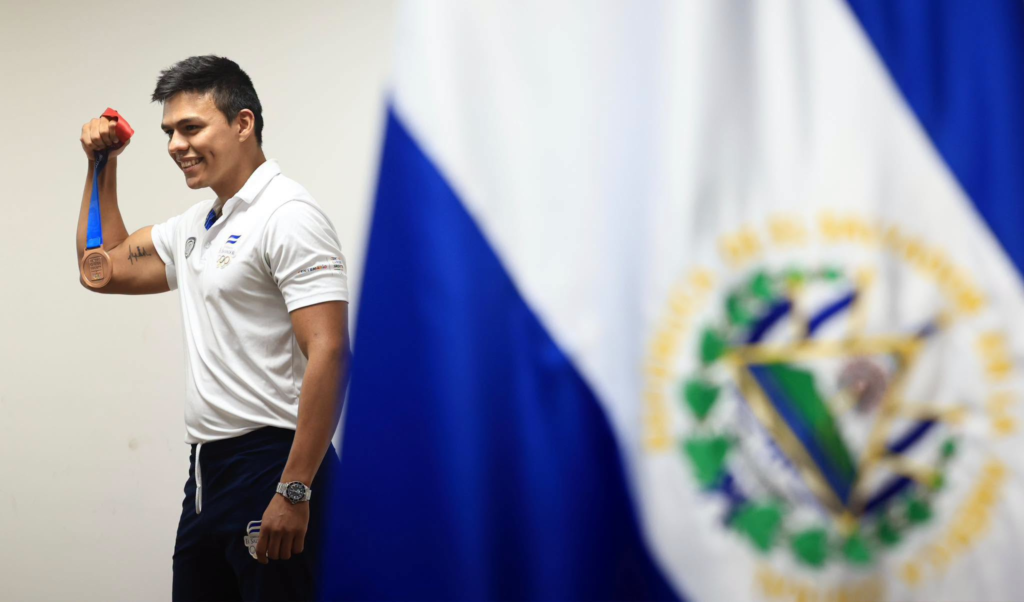 INDES premia a atletas cuscatlecos tras sus destacados triunfos internacionales 2 image 376