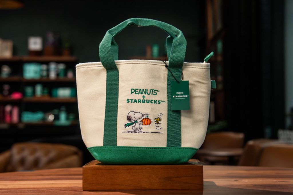 Starbucks y Peanuts celebran el otoño con una colección global inspirada en The Great Pumpkin 5 image 395