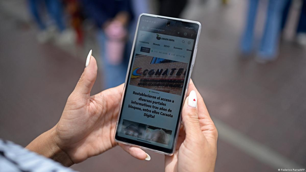 Venezuela desbloquea portales de noticias en marco del diálogo político 1 image 407