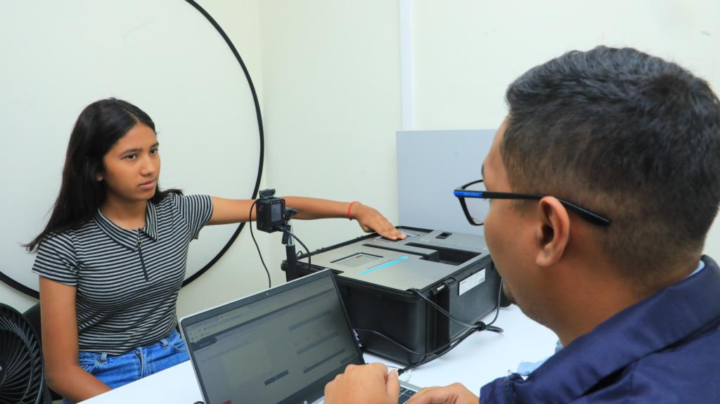 Más de nueve mil jóvenes tramitan de forma anticipada su DUI para sufragar en 2027 1 image 473