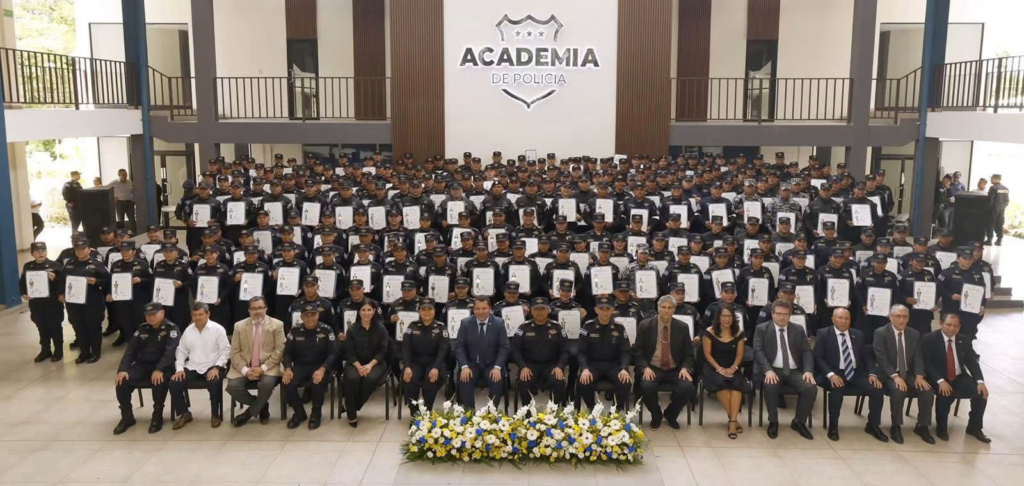 El Instituto Especializado de la ANSP gradúa a 236 nuevos profesionales en Ciencias Policiales 1 image 496