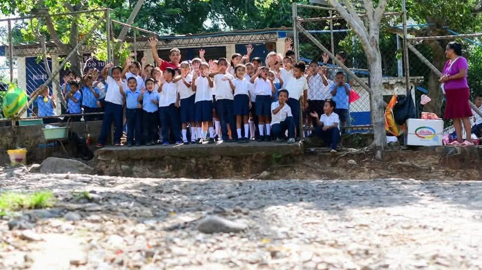 La DOM y el MOP inician estudios para renovar acceso y escuela en Las Canoas 1 sdfsdf