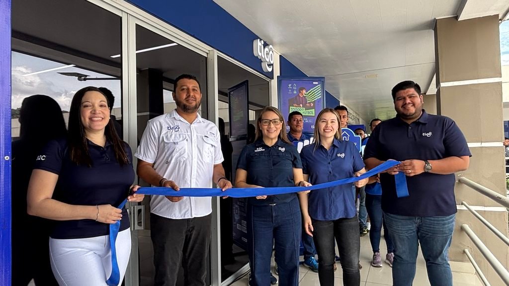 Tigo abre nueva tienda en San Rafael Cedros y continúa ampliando su presencia en el país 2 TIGO SAN RAFAEL CEDROS1