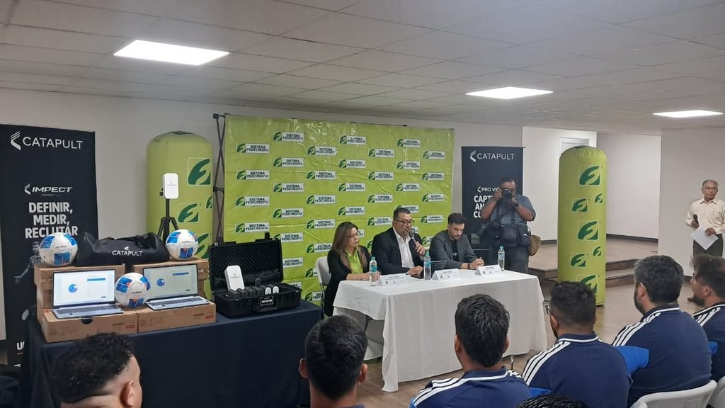 El SISTEMA FEDECRÉDITO equipo a los 12 clubes de la Copa SISTEMA FEDECRÉDITO con tecnología para elevar el rendimiento de sus jugadores. 11 WhatsApp Image 2026 10 07 at 10.10.34 AM 1