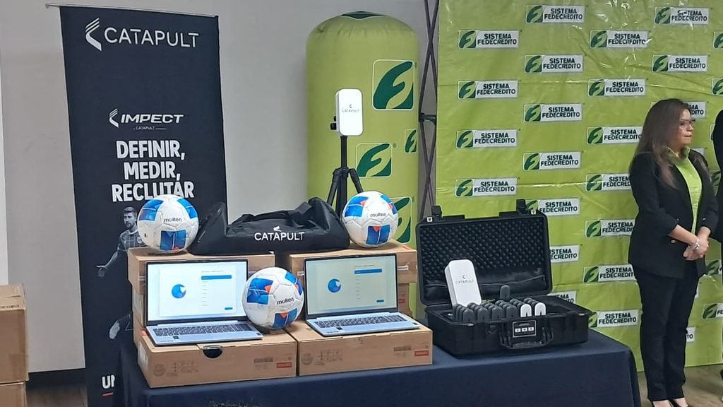 El SISTEMA FEDECRÉDITO equipo a los 12 clubes de la Copa SISTEMA FEDECRÉDITO con tecnología para elevar el rendimiento de sus jugadores. 9 WhatsApp Image 2026 10 08 at 12.29.07 AM 1