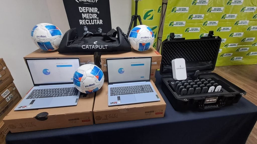 El SISTEMA FEDECRÉDITO equipo a los 12 clubes de la Copa SISTEMA FEDECRÉDITO con tecnología para elevar el rendimiento de sus jugadores. 10 WhatsApp Image 2026 10 08 at 12.29.07 AM