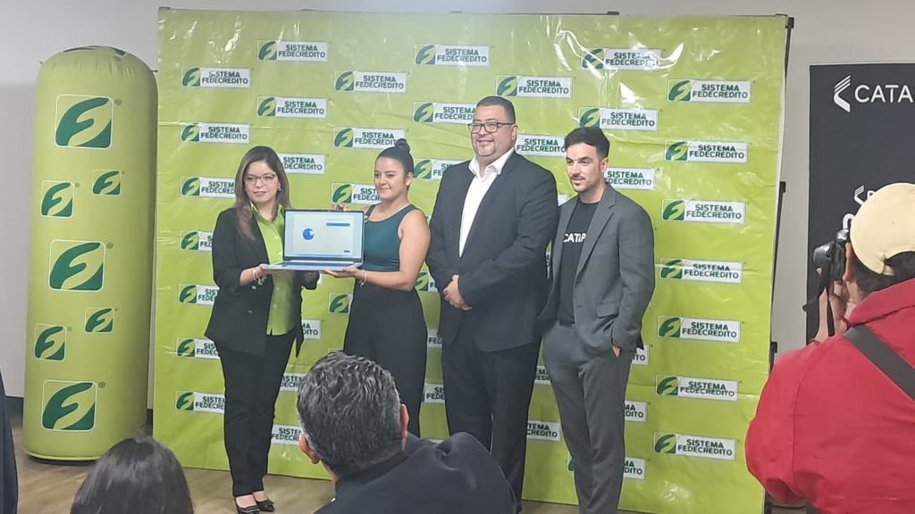 El SISTEMA FEDECRÉDITO equipo a los 12 clubes de la Copa SISTEMA FEDECRÉDITO con tecnología para elevar el rendimiento de sus jugadores. 7 WhatsApp Image 2026 10 08 at 12.29.09 AM