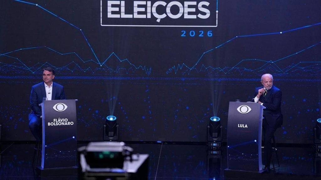 Lula da Silva y Flávio Bolsonaro se enfrentan en un tenso debate televisivo previo al balotaje en Brasil 1 cats 26