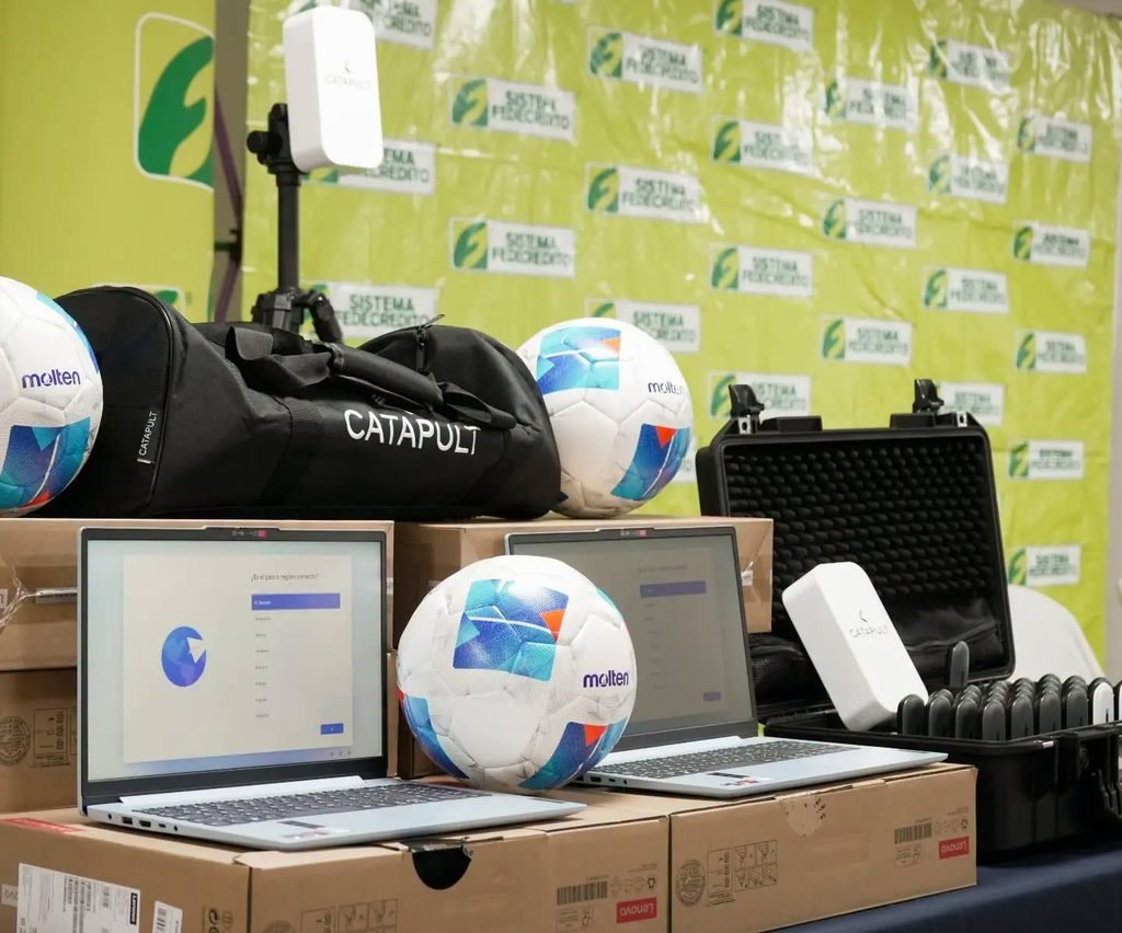 El SISTEMA FEDECRÉDITO equipo a los 12 clubes de la Copa SISTEMA FEDECRÉDITO con tecnología para elevar el rendimiento de sus jugadores. 5 dfdsfsd