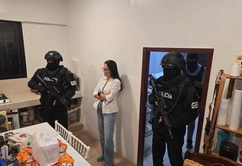 Policía Nacional y Fiscalía de Ecuador detienen a la excandidata presidencial Luisa González por presunto lavado de activos 2 dfsdf