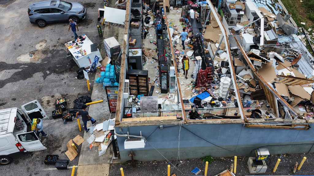 Huracán Isaías deja cuatro muertos y graves destrozos en Estados Unidos 1 image 158