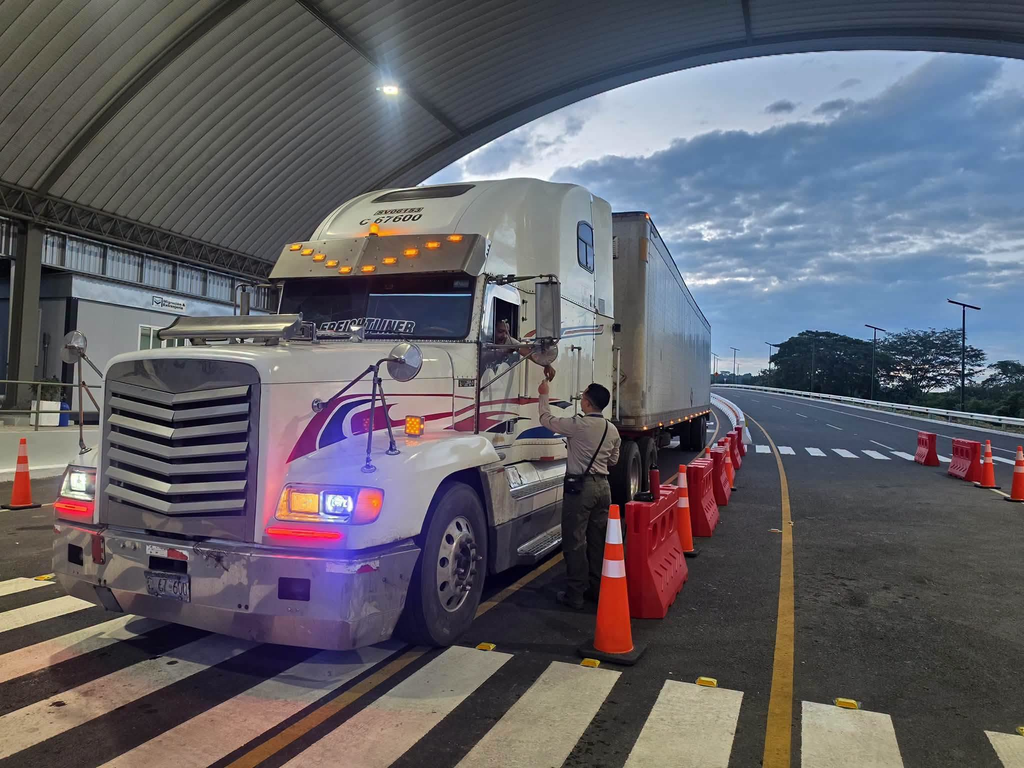 Inicia el paso de carga pesada sobre el nuevo Puente Binacional Manuel José Arce 5 image 250