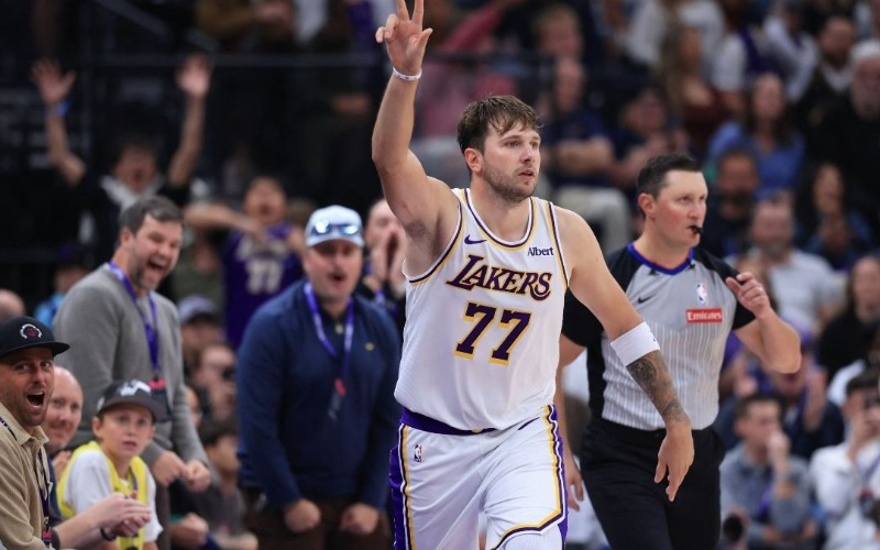 Luka Dončić firma exhibición histórica de 52 puntos y supera marca de LeBron James 1 image 445