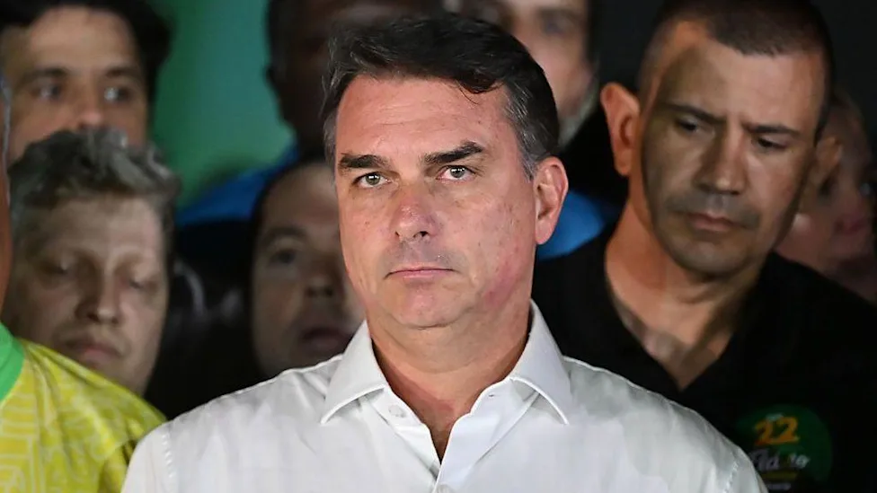 El senador brasileño Flávio Bolsonaro huye a Ecuador tras perder las elecciones frente a Lula 1 image 474