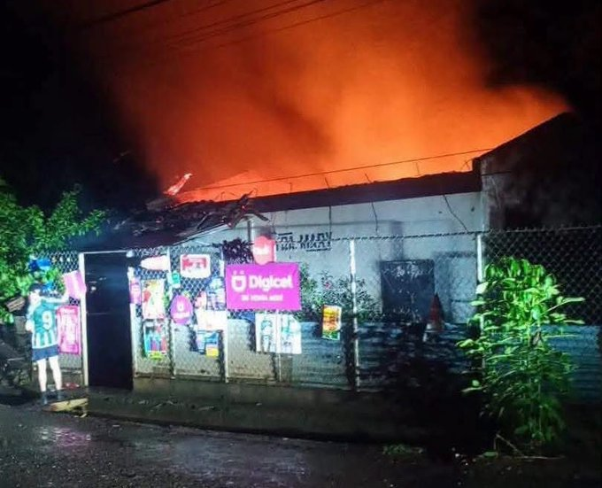 Voraz incendio en tienda de Olomega deja una mujer fallecida en La Unión Sur 1 image 56